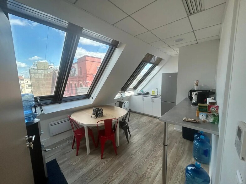 Office in Levallois-Perret for sale - Interior Photo - Image 2 of 5