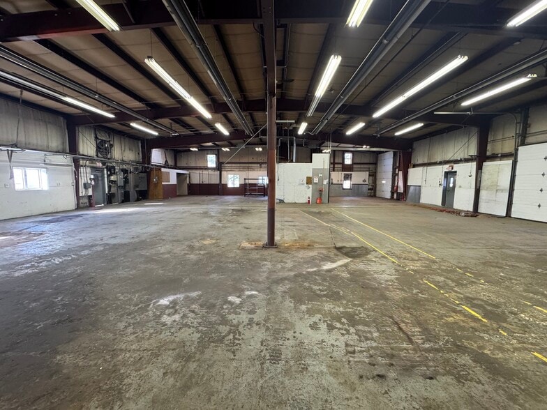 24 Elise St, Westfield, MA for lease - Building Photo - Image 2 of 9