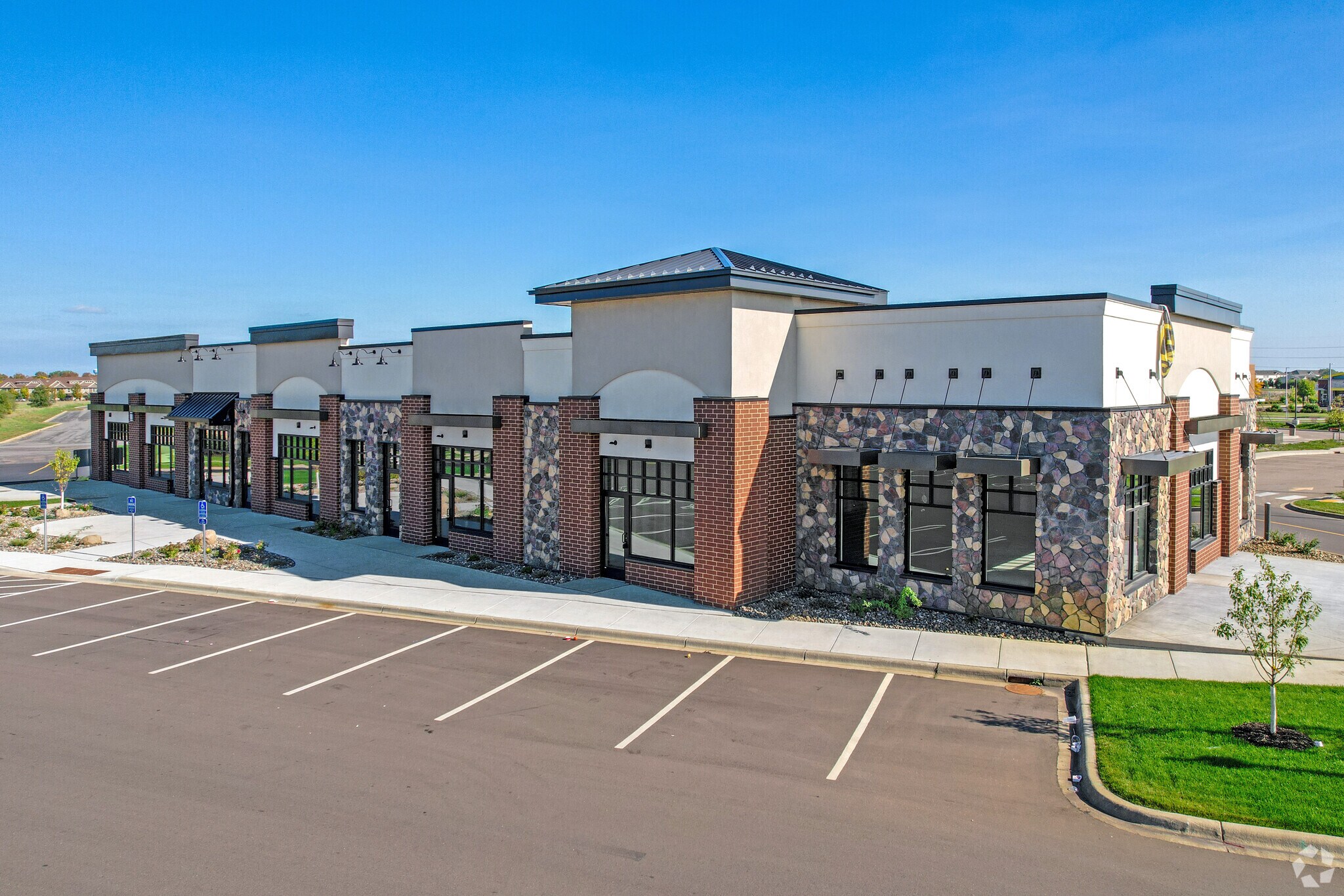 9801 Xenia Ave, Brooklyn Park, MN for sale Building Photo- Image 1 of 1