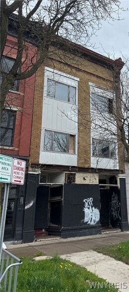 326 Niagara St, Niagara Falls, NY à vendre - Photo du bâtiment - Image 3 de 4