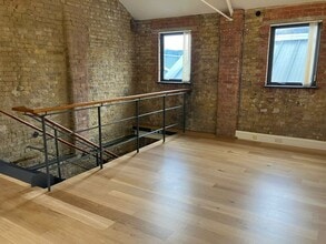 32 Gould Rd, Twickenham for lease Interior Photo- Image 2 of 3
