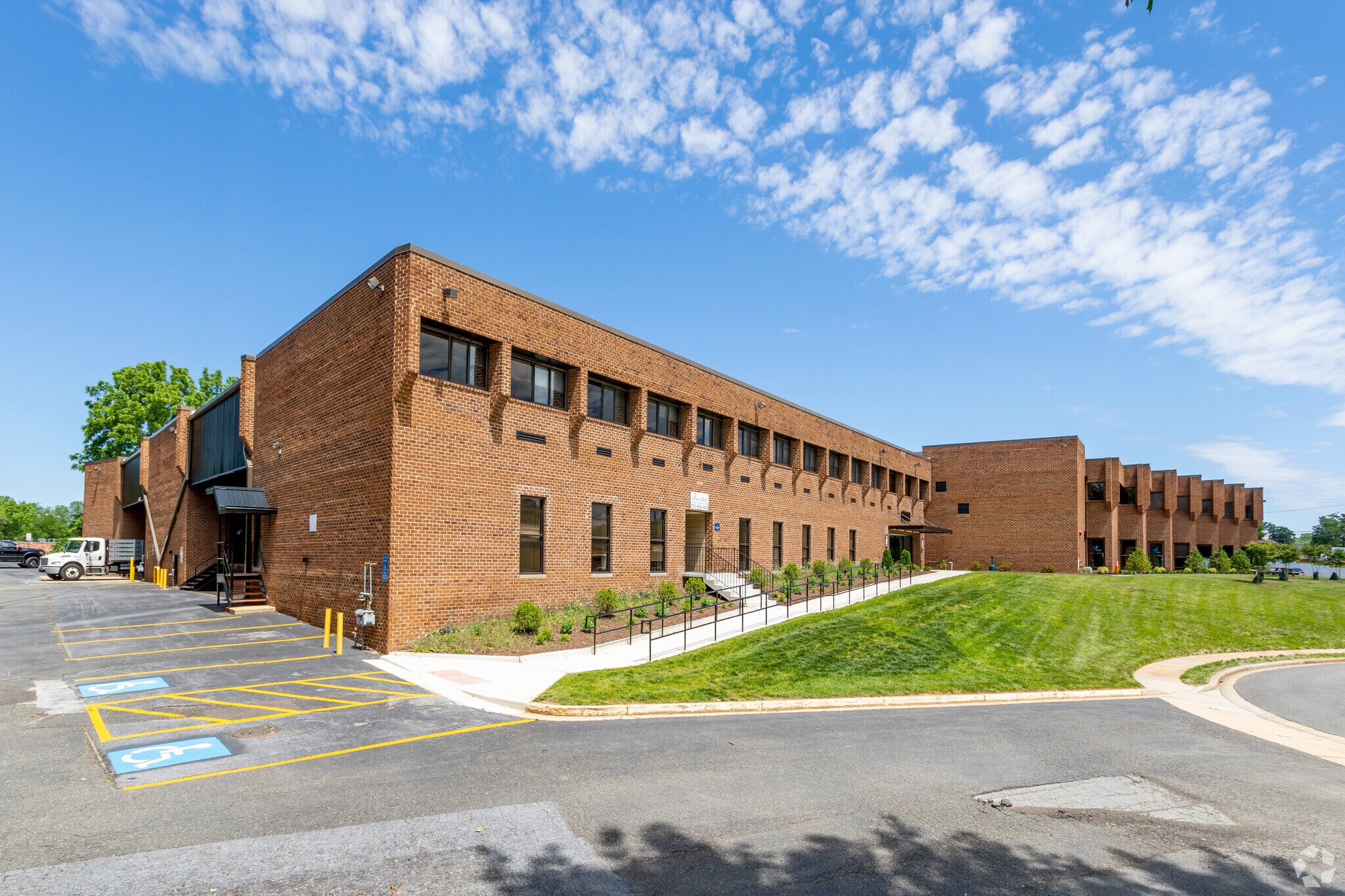 8000 Forbes Pl, Springfield, VA à louer Photo du bâtiment- Image 1 de 19