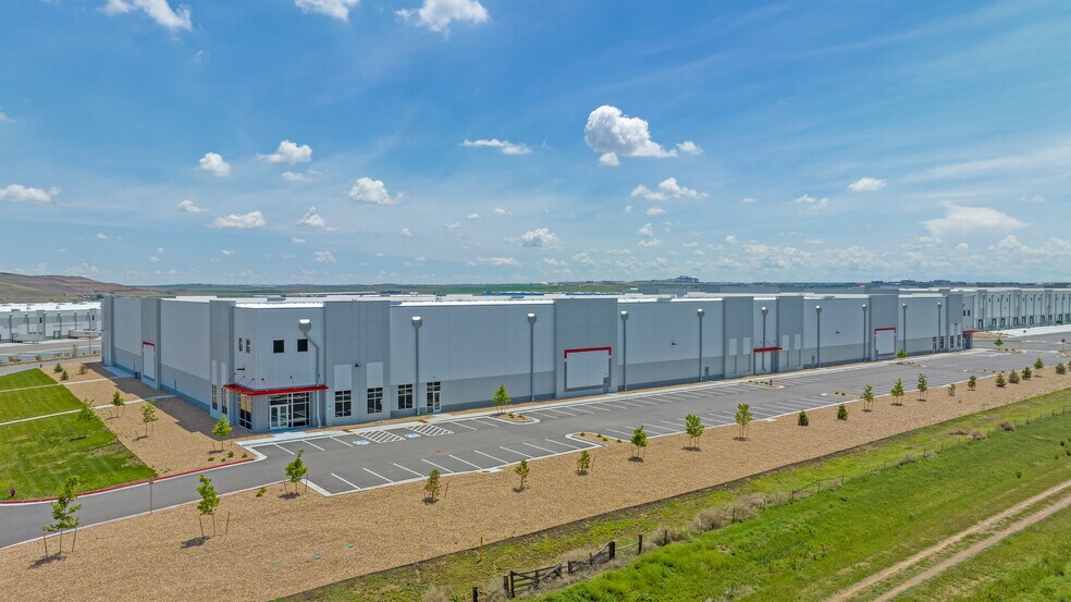 17195 E 85th Ave, Commerce City, CO à louer - Photo du bâtiment - Image 2 de 8