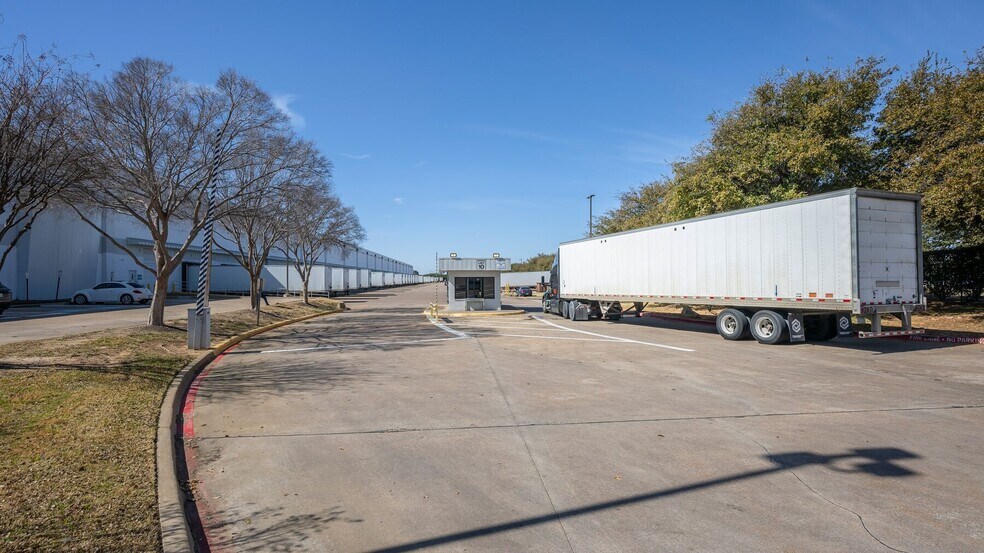 14900 Frye Rd, Fort Worth, TX à louer - Photo du bâtiment - Image 2 de 6