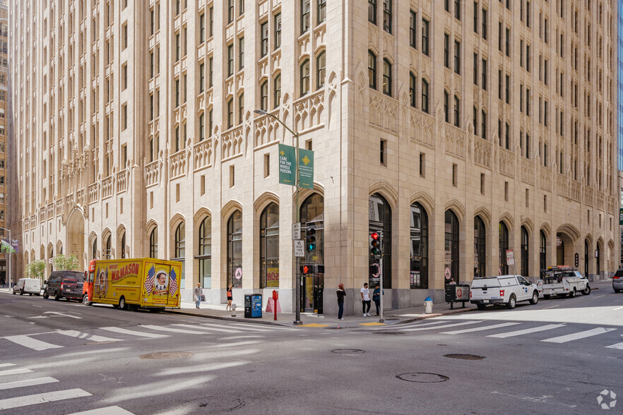 235 Montgomery St, San Francisco, CA à louer - Photo du bâtiment - Image 2 de 11