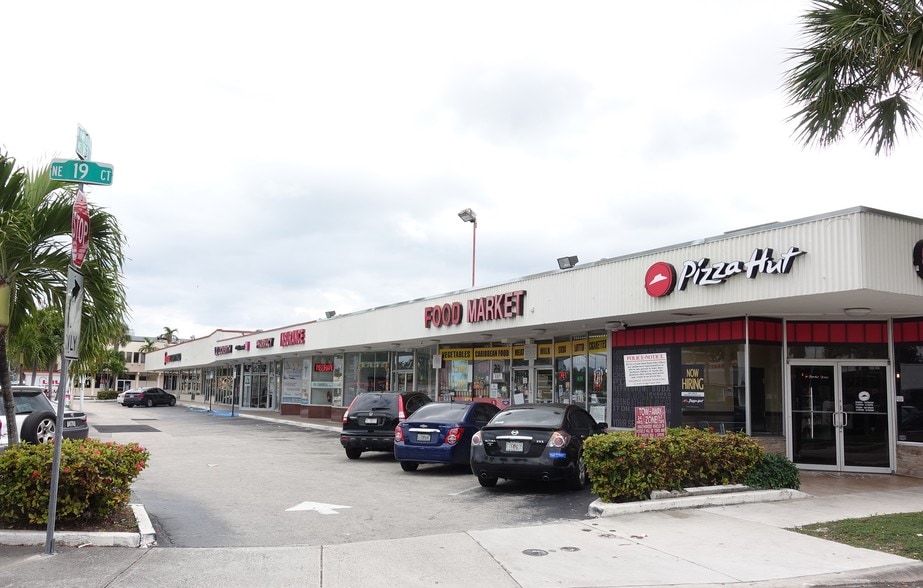 1930-1974 NE 163rd St, North Miami Beach, FL for lease - Building Photo - Image 2 of 8