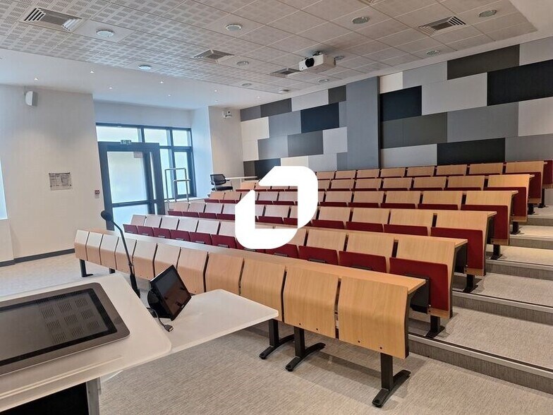 Bureau dans Clichy à louer - Photo du bâtiment - Image 2 de 15
