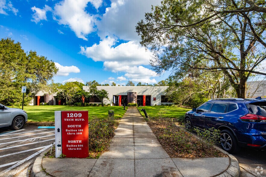 1209 Tech Blvd, Tampa, FL à louer - Photo du bâtiment - Image 2 de 3