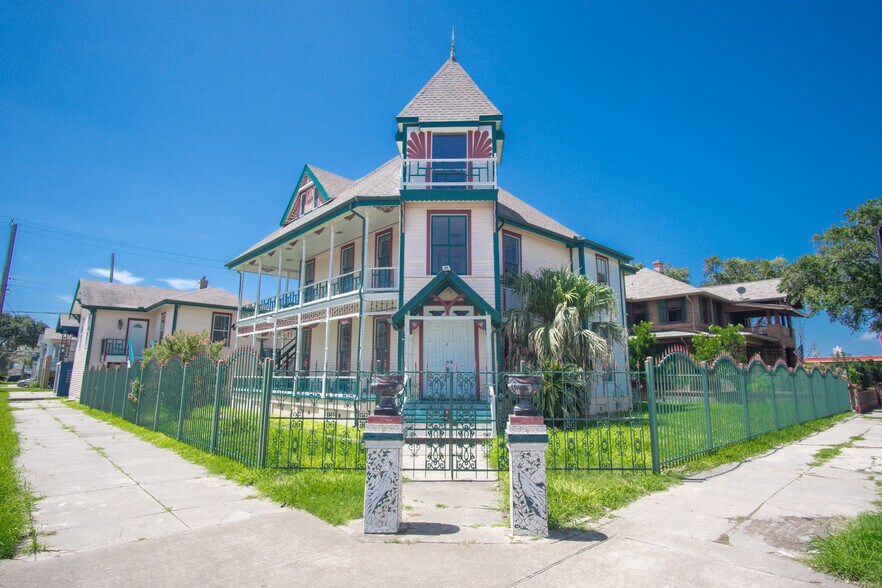 2901 Broadway St, Galveston, TX for sale - Building Photo - Image 1 of 49