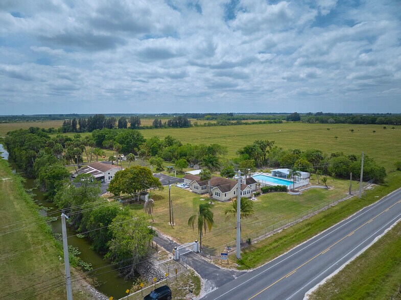 14601 Orange Ave, Fort Pierce, FL à vendre - Photo du bâtiment - Image 2 de 28