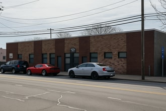 651-655 W Hoffman Ave, Lindenhurst, NY for lease Building Photo- Image 2 of 5