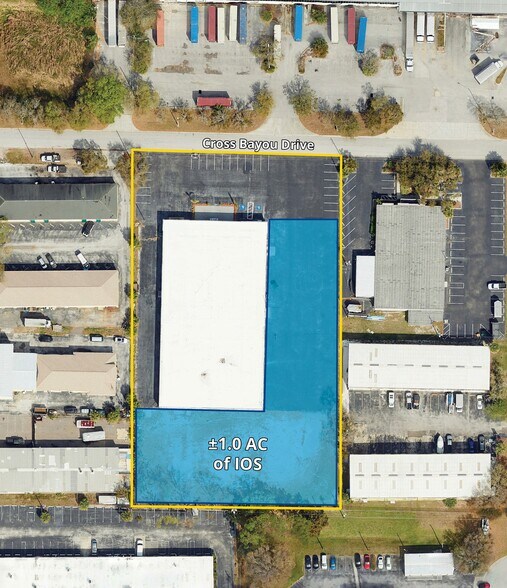 6850 Cross Bayou Dr, Seminole, FL à vendre - Photo du bâtiment - Image 2 de 21