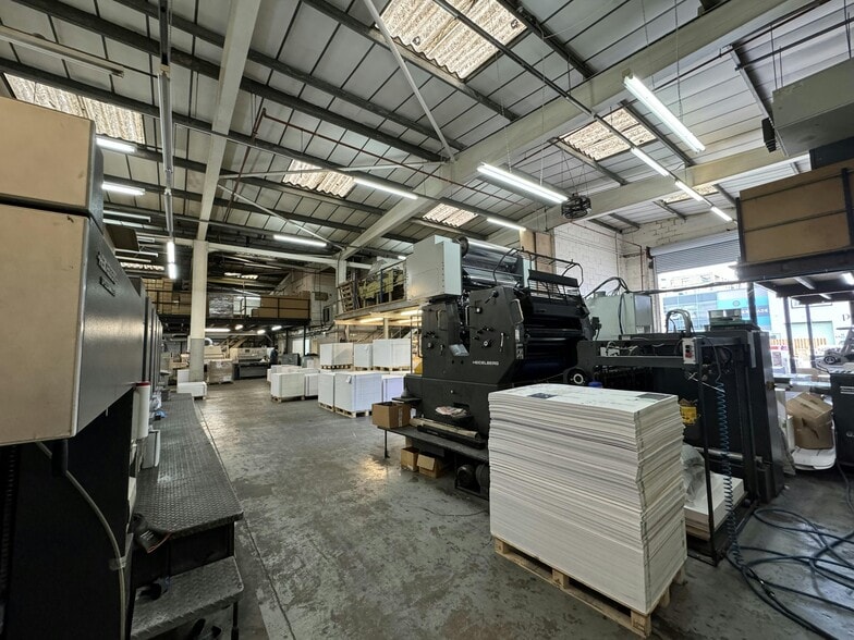 37 Colville Rd, London for lease - Building Photo - Image 3 of 5