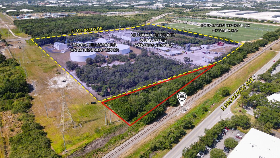 9450 E Columbus Dr, Tampa, FL à vendre - Photo du bâtiment - Image 2 de 3