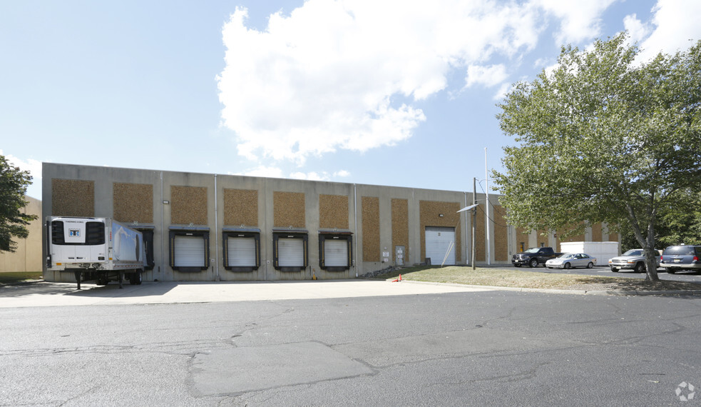 17 Kimberly Rd, East Brunswick, NJ for lease - Building Photo - Image 3 of 6