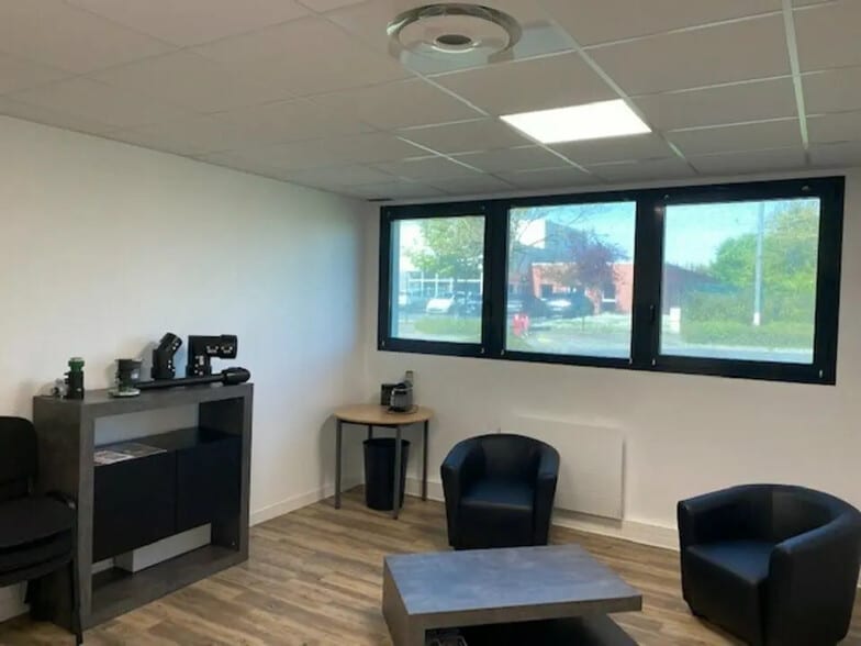 Office in Reims for lease - Building Photo - Image 3 of 8