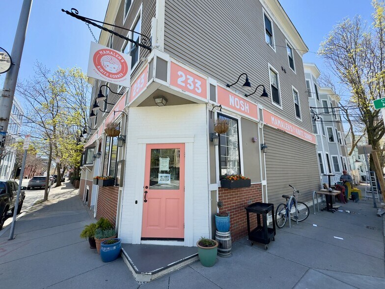 231-233 Cardinal Medeiros Ave, Cambridge, MA for sale - Building Photo - Image 3 of 25