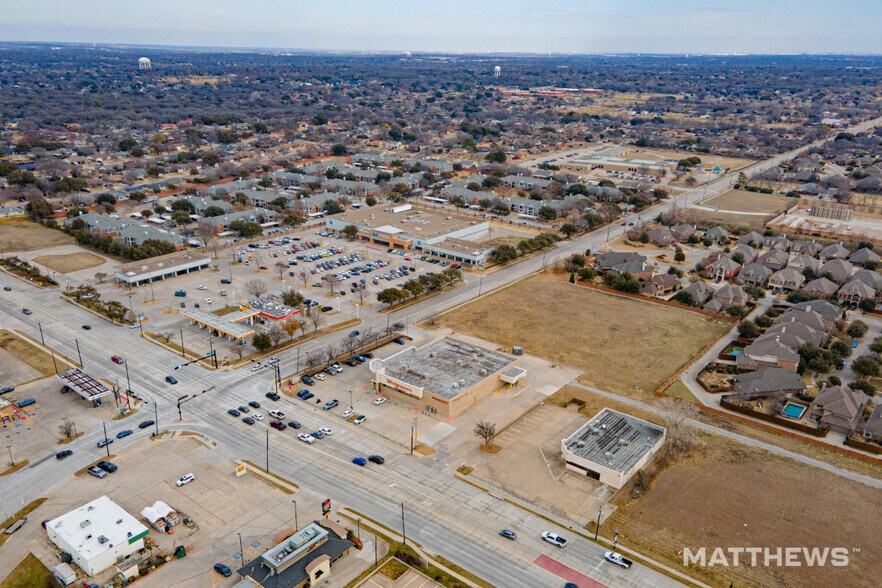 6984 Rufe Snow Dr, Fort Worth, TX à vendre - Photo du bâtiment - Image 2 de 3