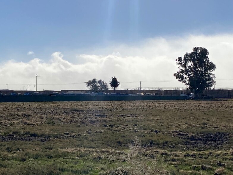 23651 Henry Miller Rd, Los Banos, CA for sale - Primary Photo - Image 1 of 11