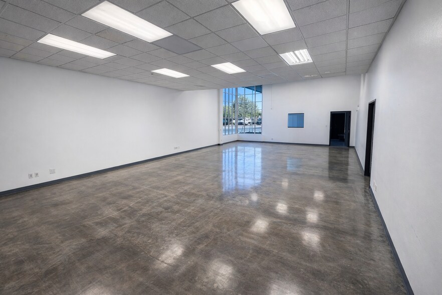 1620 Emerson Ave, Oxnard, CA à louer - Photo du bâtiment - Image 3 de 8