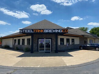 Plus de détails pour 1225 Robruck Dr, Oconomowoc, WI - Commerce de détail à vendre