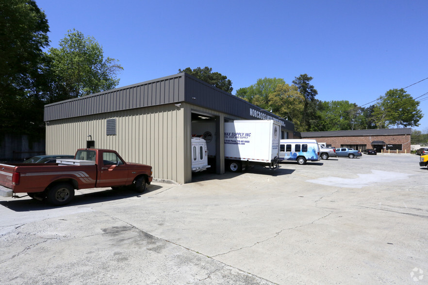 5875 Buford Hwy, Norcross, GA for lease - Primary Photo - Image 1 of 26