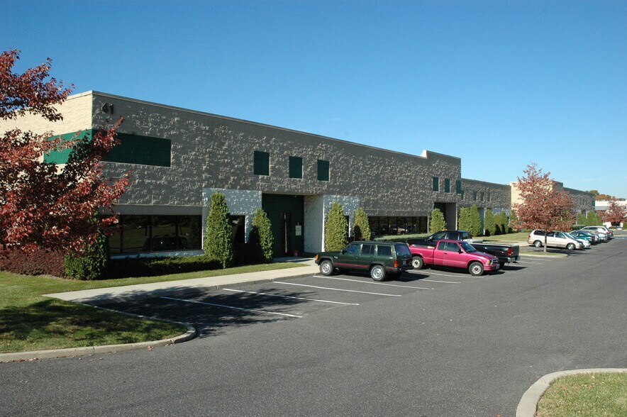 41 Twosome Dr, Moorestown, NJ à louer - Photo du bâtiment - Image 2 de 6