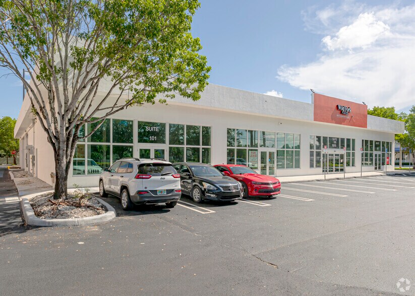 10015 NW 41st St, Doral, FL à louer - Photo du bâtiment - Image 2 de 8