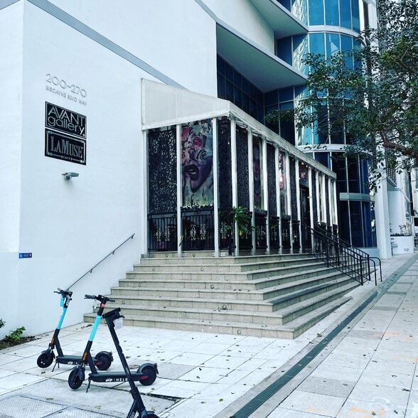 200 Biscayne Boulevard Way, Miami, FL à louer - Photo du bâtiment - Image 3 de 7