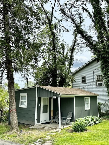526 Fleming St, Hendersonville, NC for sale - Building Photo - Image 2 of 7
