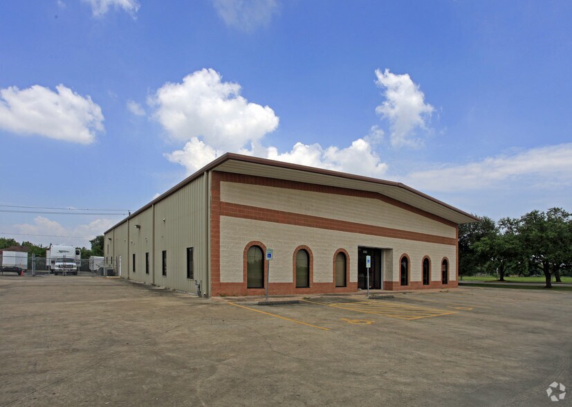 10819 W Fairmont Pky, La Porte, TX à louer - Photo du bâtiment - Image 2 de 7