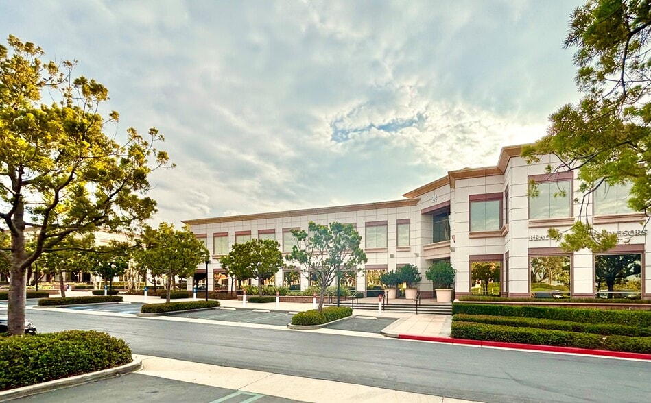 24 Corporate Plaza Dr, Newport Beach, CA for lease - Building Photo - Image 3 of 6