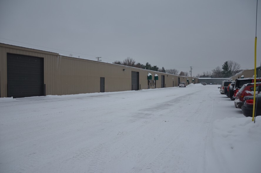 1002 Mitchell Jellison Dr, Elkhart, IN à louer - Photo du bâtiment - Image 2 de 6
