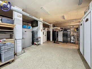 Plus de détails pour Commerce de détail à louer