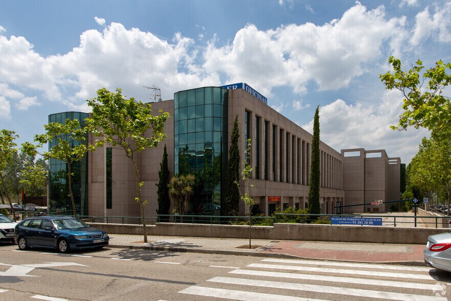 Calle Chile, 8, Las Rozas de Madrid, Madrid à louer - Photo du bâtiment - Image 3 de 7