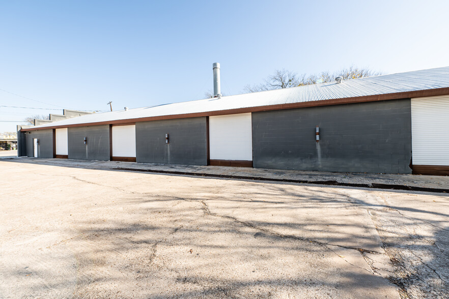 5005-5007 E Cesar Chavez, Austin, TX à louer - Photo du bâtiment - Image 3 de 14