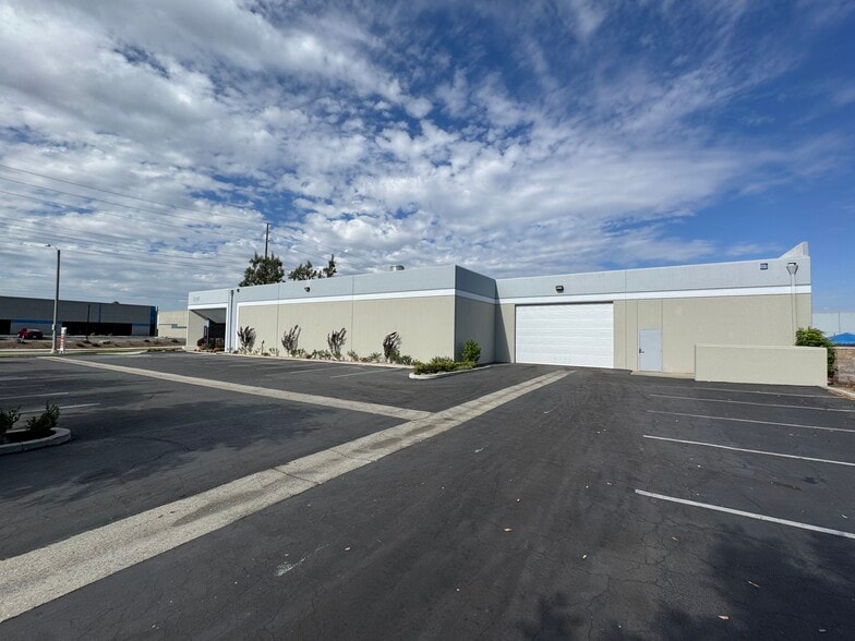 13201 Barton Cir, Santa Fe Springs, CA for lease - Building Photo - Image 2 of 17