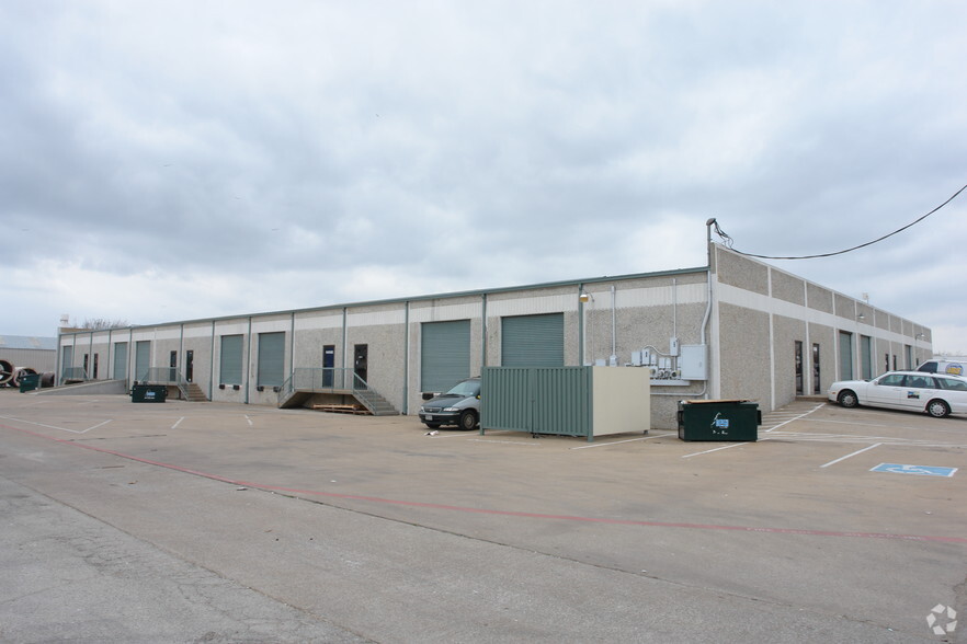 6400 Bradley Dr, Haltom City, TX à louer - Photo du b timent - Image 2 de 2