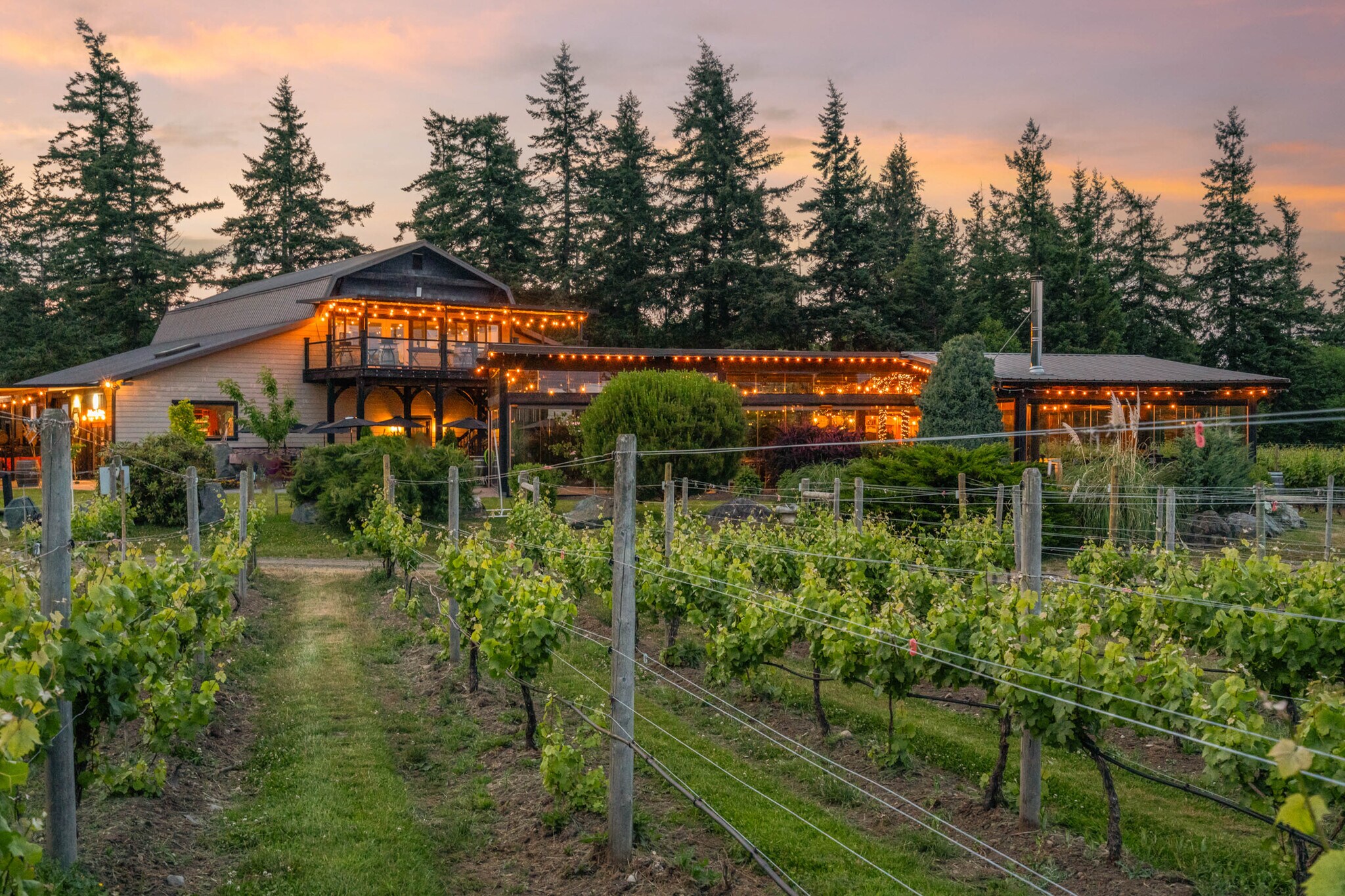 2400 Anderton Rd, Comox, BC for sale Primary Photo- Image 1 of 51