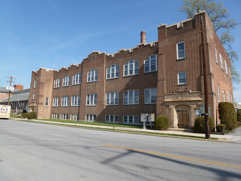 401 E Louther St, Carlisle, PA à louer - Photo du bâtiment - Image 3 de 4