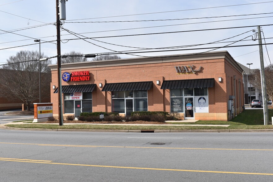 2923 N Center St, Hickory, NC à louer - Photo du bâtiment - Image 1 de 5