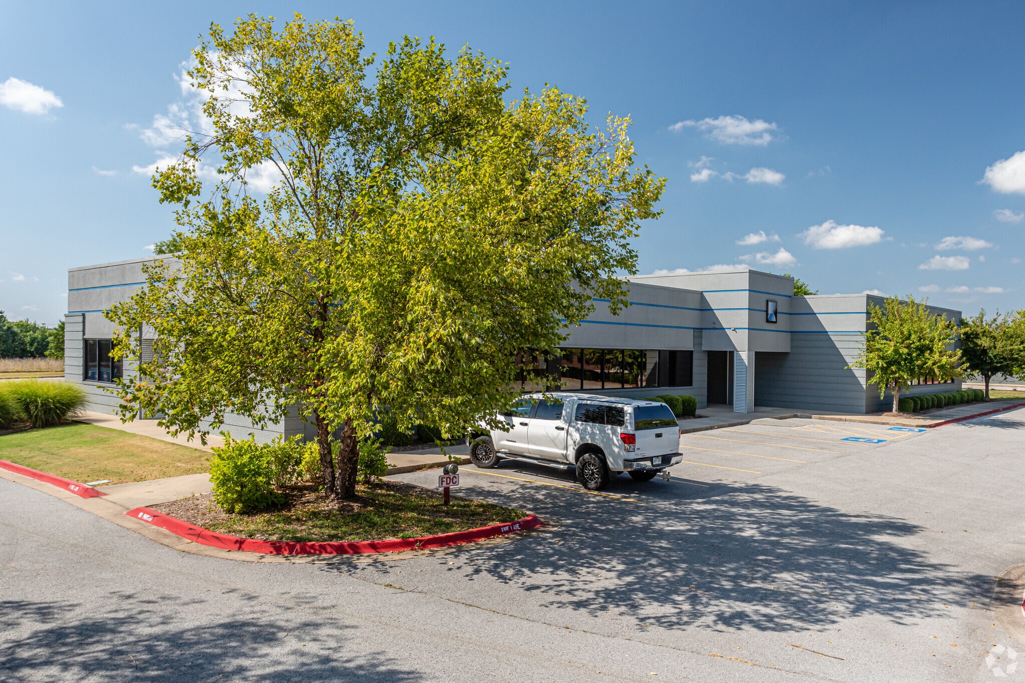 210 SE 34th St, Bentonville, AR for sale Primary Photo- Image 1 of 59