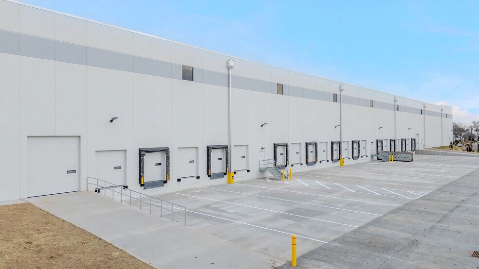 1400 3rd St, Fair Lawn, NJ à louer - Photo du bâtiment - Image 2 de 9