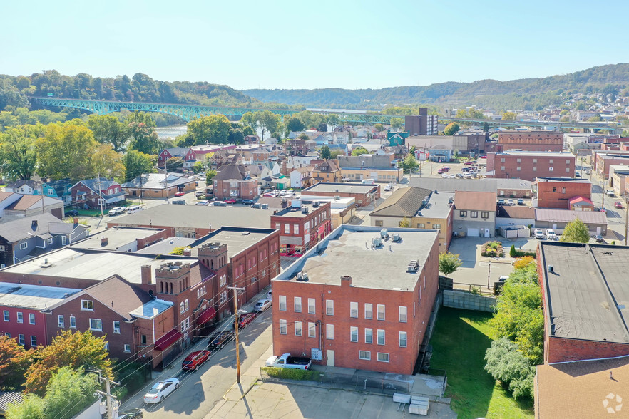 300 Corbet St, Tarentum, PA à louer - A rien - Image 3 de 6