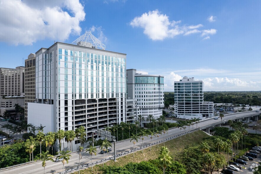 9150 S Dadeland Blvd, Miami, FL à louer - Photo du bâtiment - Image 2 de 8
