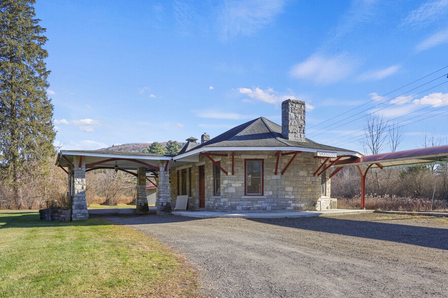 2 Depot St., Stockbridge, MA à louer - Photo du bâtiment - Image 2 de 9