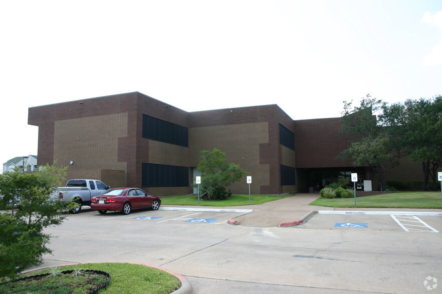 7607 Eastmark Dr, College Station, TX for lease - Building Photo - Image 2 of 11