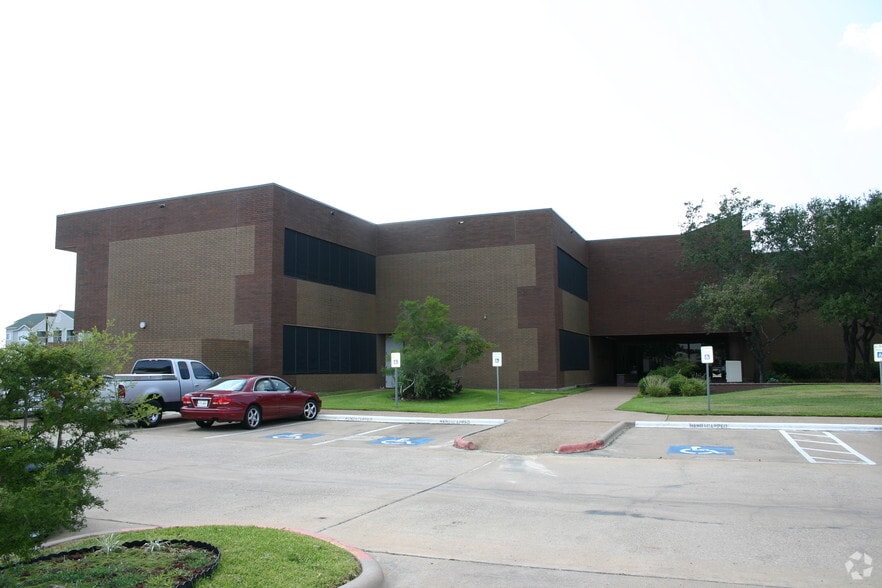 7607 Eastmark Dr, College Station, TX à vendre - Photo du bâtiment - Image 2 de 11