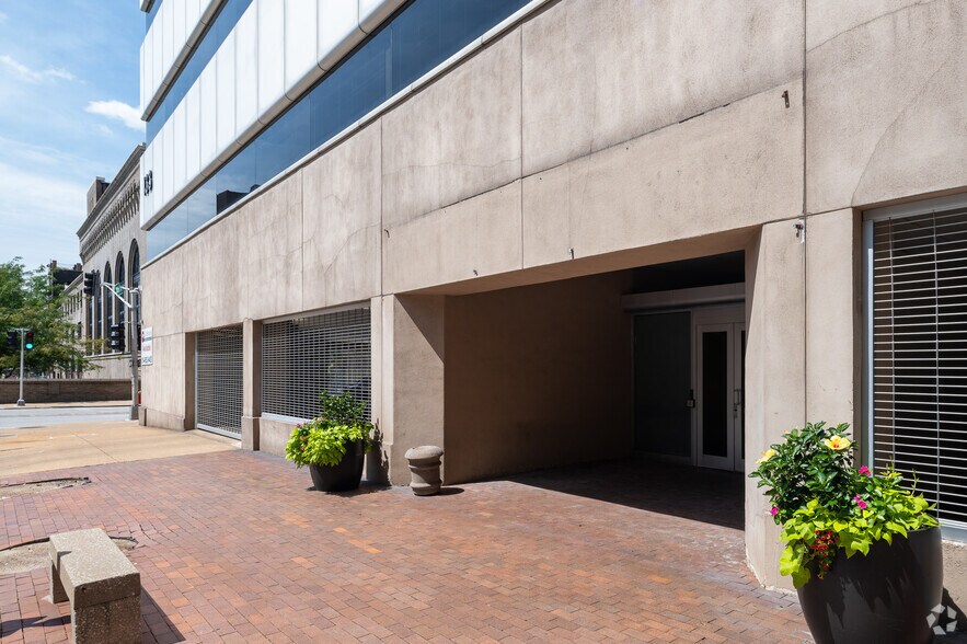 133 S 11th St, Saint Louis, MO à louer - Photo du bâtiment - Image 3 de 4