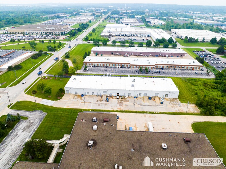 6661 Cochran Rd, Solon, OH à louer - Photo du bâtiment - Image 2 de 4